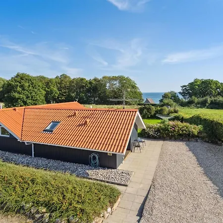 Algut - 75m From The Sea By Interhome *