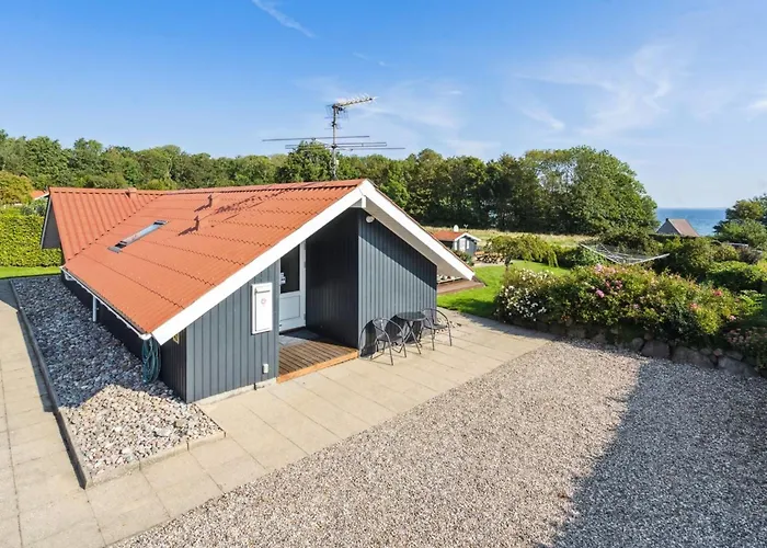 Algut - 75m From The Sea By Interhome